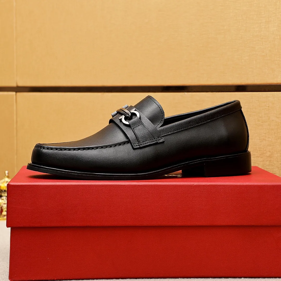 Men's shoes 💰480💐 Product trademark: Ferragamo "Ferragamo" casual leather shoes Regular size: 38-44 (45.46🉑️customized) Product materials: Selected imported first-layer calfskin upper + luxury hardware buckle, imported water-dyed cowhide leather lining. Strong three-dimensional visual effect, original outsole color: 1⃣️color optional